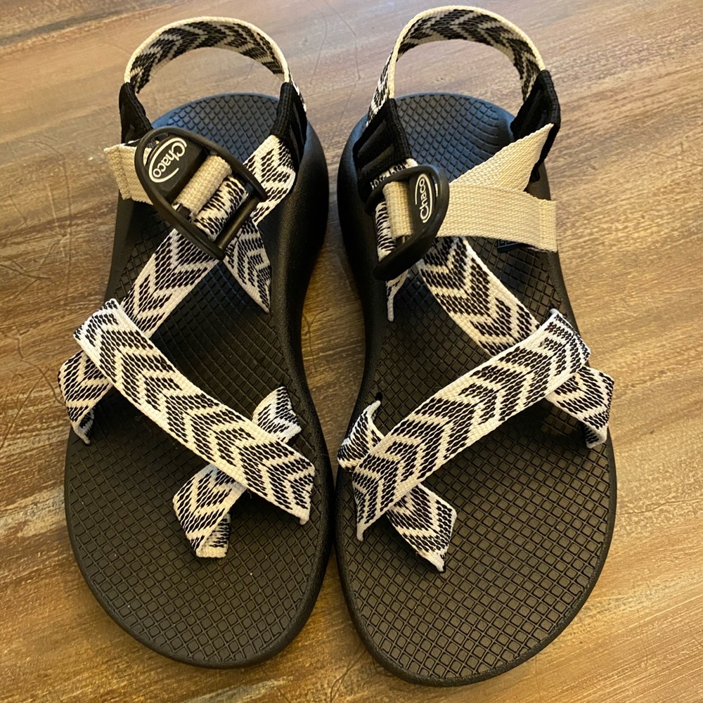 Women’s Chacos Size 5